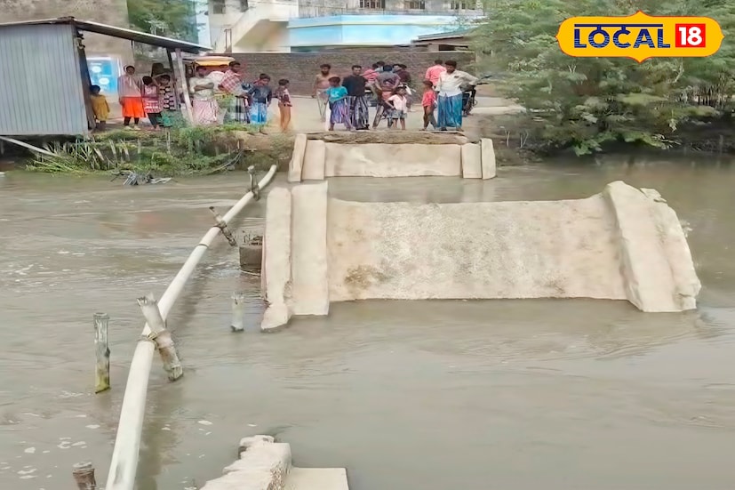 মাধ্যমিক পরীক্ষার মাঝেই চরম বিপর্যয় নেমে এল সন্দেশখালিতে। সন্দেশখালি এক নম্বর ব্লকের অন্তর্গত ঢ্যাকনামারী এলাকায় বিদ্যাধরী নদীর উপর নির্মিত একটি পুরনো কংক্রিটের সেতু হঠাৎ ভেঙে পড়েছে। পূর্ণিমার ভরা কোটালের প্রবল জলের চাপে এই দুর্ঘটনা ঘটে বলে স্থানীয় সূত্রে জানা গেছে।