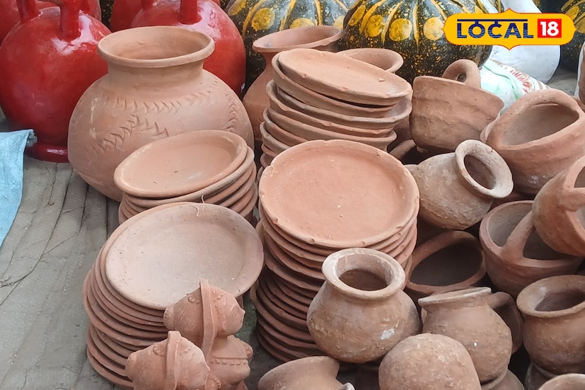 হাঁড়ি, কলসির থেকেও দারুণ চাহিদা কুমোরের হাতে তৈরি তাল, আম, কুমড়ো, পেঁপের! যুগের সঙ্গে তাল মিলিয়ে বদলেছে মানুষের জীবনযাপনে ধারা। বদল হয়েছে ব্যবহারের নিত্যদিনের সামগ্রী। সেই দিক থেকে মাটির বাসন পত্রের চাহিদা কমে অসহায় অবস্থা কুমোরের। (ছবি ও তথ্য: রাকেশ মাইতি)