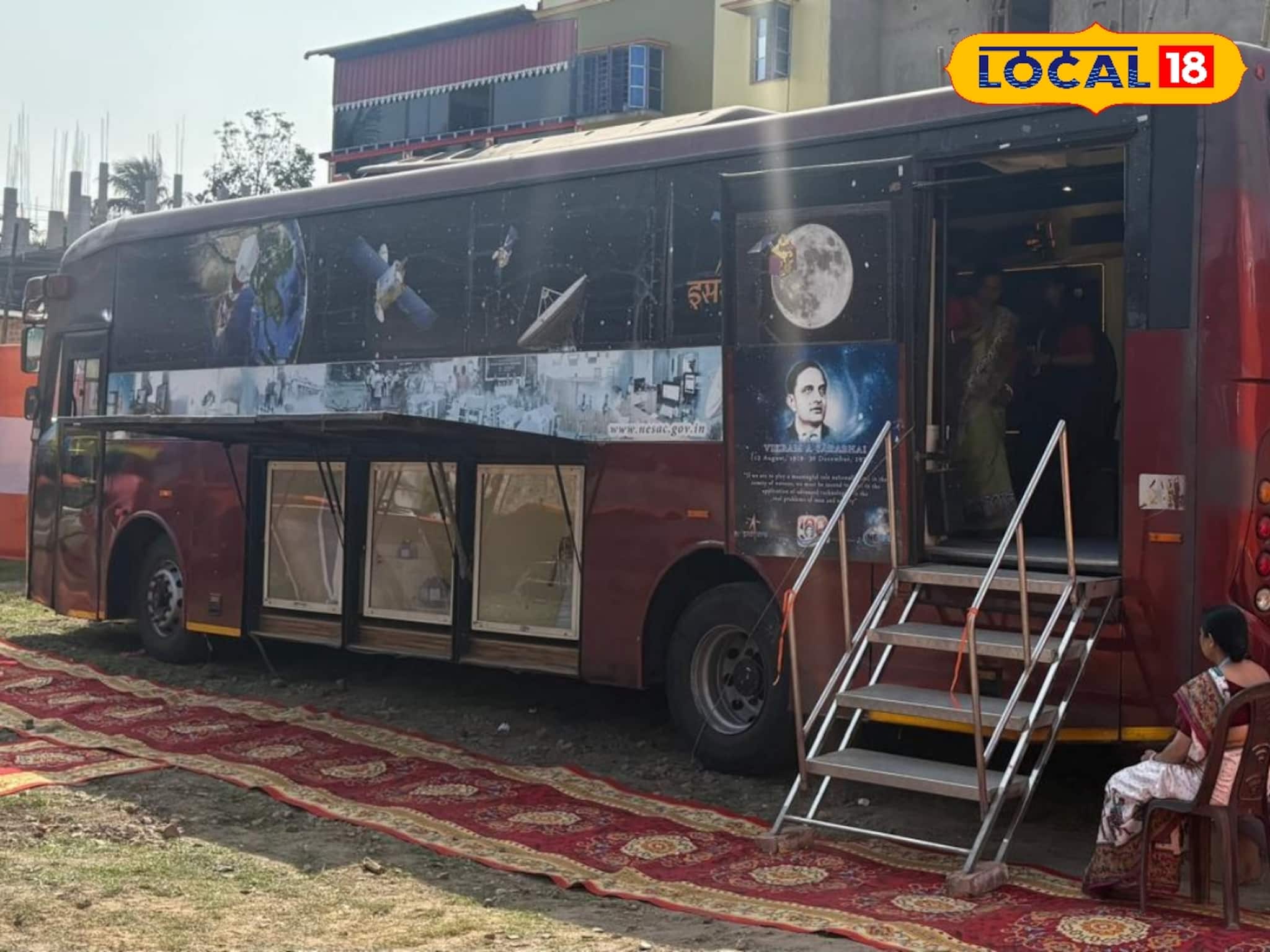 নদিয়ায় ইসরোর বাস ‘স্পেস অন হুইলস্’! ছাত্রছাত্রীদের মধ্যে মহাকাশবিজ্ঞানে বাড়ল আগ্রহ