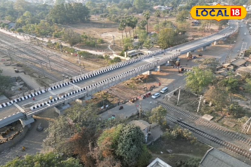 *বীরভূম জেলাবাসীর দীর্ঘদিনের যানজট সমস্যার অবসান হতে চলেছে। আগামী ৮ ফেব্রুয়ারি, ২০২৬ (রবিবার) সিউড়ি রেল ওভার ব্রিজের আনুষ্ঠানিক উদ্বোধন হতে চলেছে। পূর্ব রেলের আসানসোল ডিভিশনের পক্ষ থেকে জানানো হয়েছে, এই প্রকল্পের মাধ্যমে জেলার যোগাযোগ ব্যবস্থায় এক নতুন অধ্যায় সূচিত হবে।