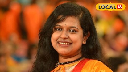 অনন্যা কোলে অনন্যা কোলে