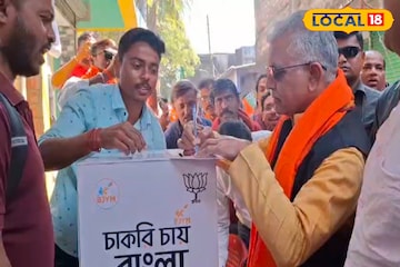 গোসাবায় বিজেপির কর্মশালায় বিপত্তি, দিলীপ ঘোষের মঞ্চ ভেঙে পড়ায় সাময়িক চাঞ্চল্য