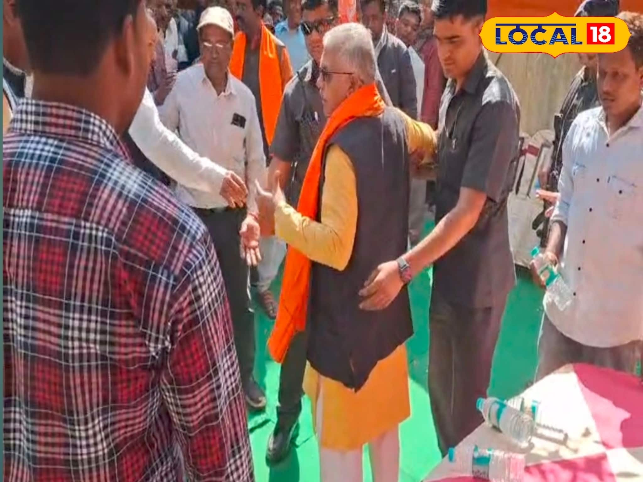 গোসাবায় বিজেপির কর্মশালায় বিপত্তি, দিলীপ ঘোষের মঞ্চ ভেঙে পড়ায় সাময়িক চাঞ্চল্য