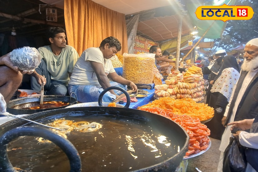 হাওড়া জেলার ঐতিহ্যবাহী একটি প্রাচীন মেলায় বাঙালির পছন্দের এই ঐতিহ্যবাহী মিষ্টির দাম অর্ধেক প্রায়! মেলা মানে এই জিনিস আবশ্যিক প্রায়। বর্তমানে এখানে এই মিষ্টির টানেই মেলায় হাজির বহু মানুষ।