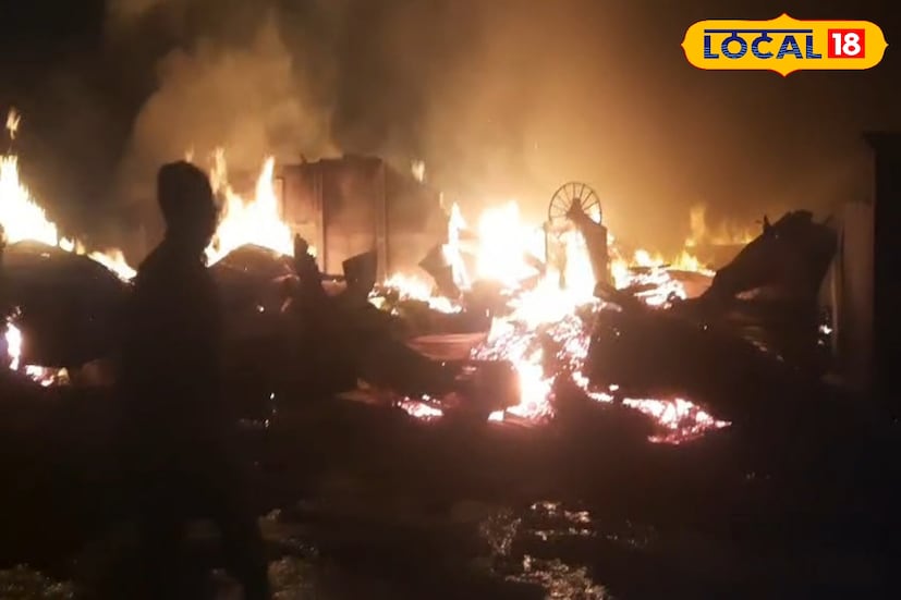 বিধ্বংসী আগুন শ মিল ও ইলেক্ট্রনিক্স গোডাউনে! আগুনে ভস্মীভূত প্রায় কোটি টাকার সম্পত্তি। গভীর রাতে হাওড়ার আমতা গগন মোড় এলাকায় আগুন, আহত এক । (ছবি ও তথ্য: রাকেশ মাইতি)