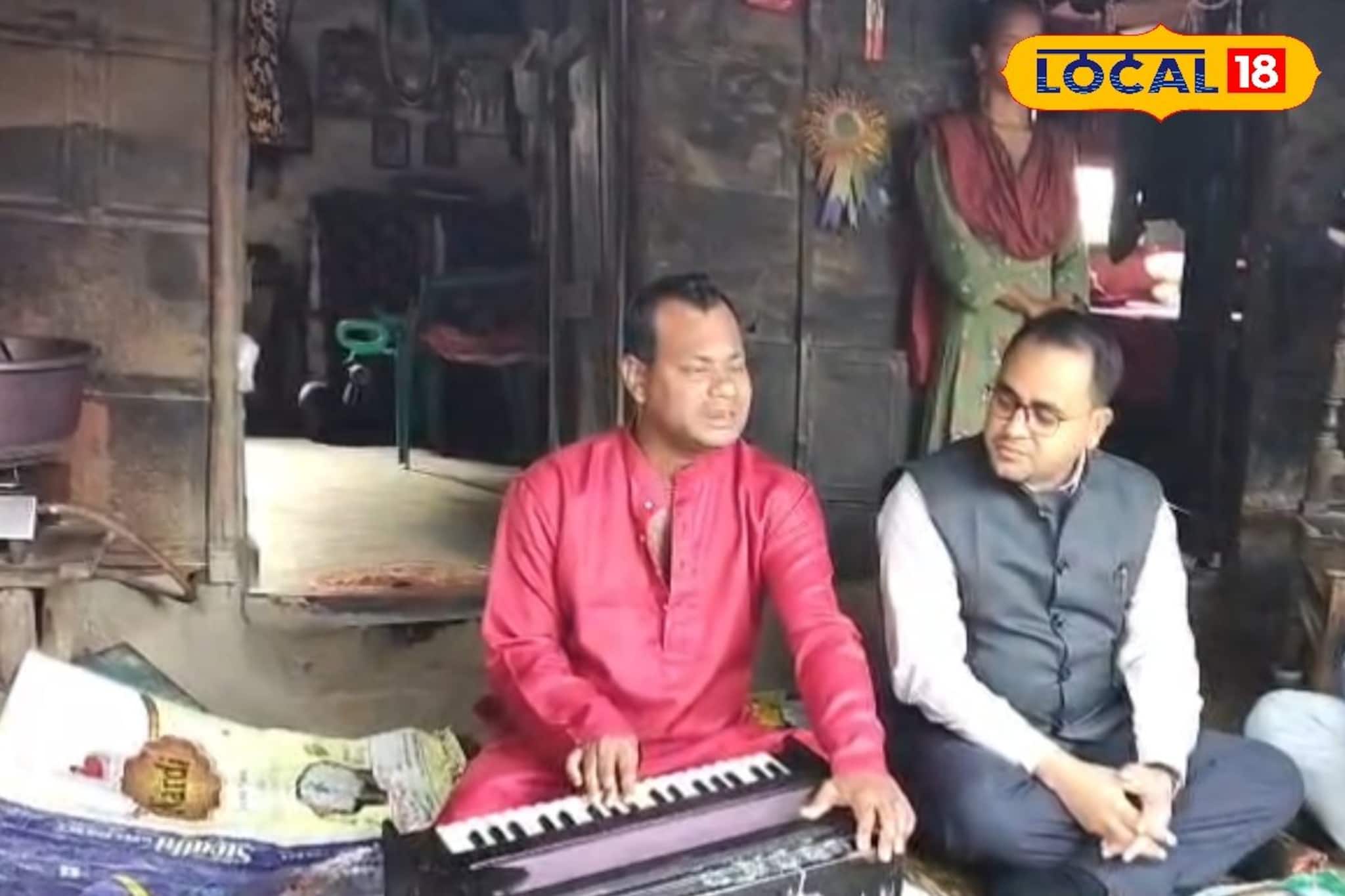 দৃষ্টিহীন ভাই বোনের গান করেই চলে সংসার, বাড়ি গিয়ে গান শুনলেন খোদ জেলা শাসক