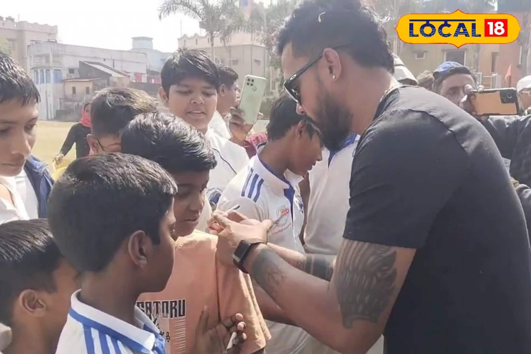 টেনিস বলে ক্রিকেট খেলে উজ্জ্বল ভবিষ্যৎ! ISPL সেনসেশন জগৎ সরকার এখন তারকা