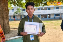 Madhyamik Exam 2026: বাবার মৃতদেহ বাড়িতে, চোখের জল মুছতে মুছতে মাধ্যমিকের পরীক্ষাকেন্দ্রে ছাত্র