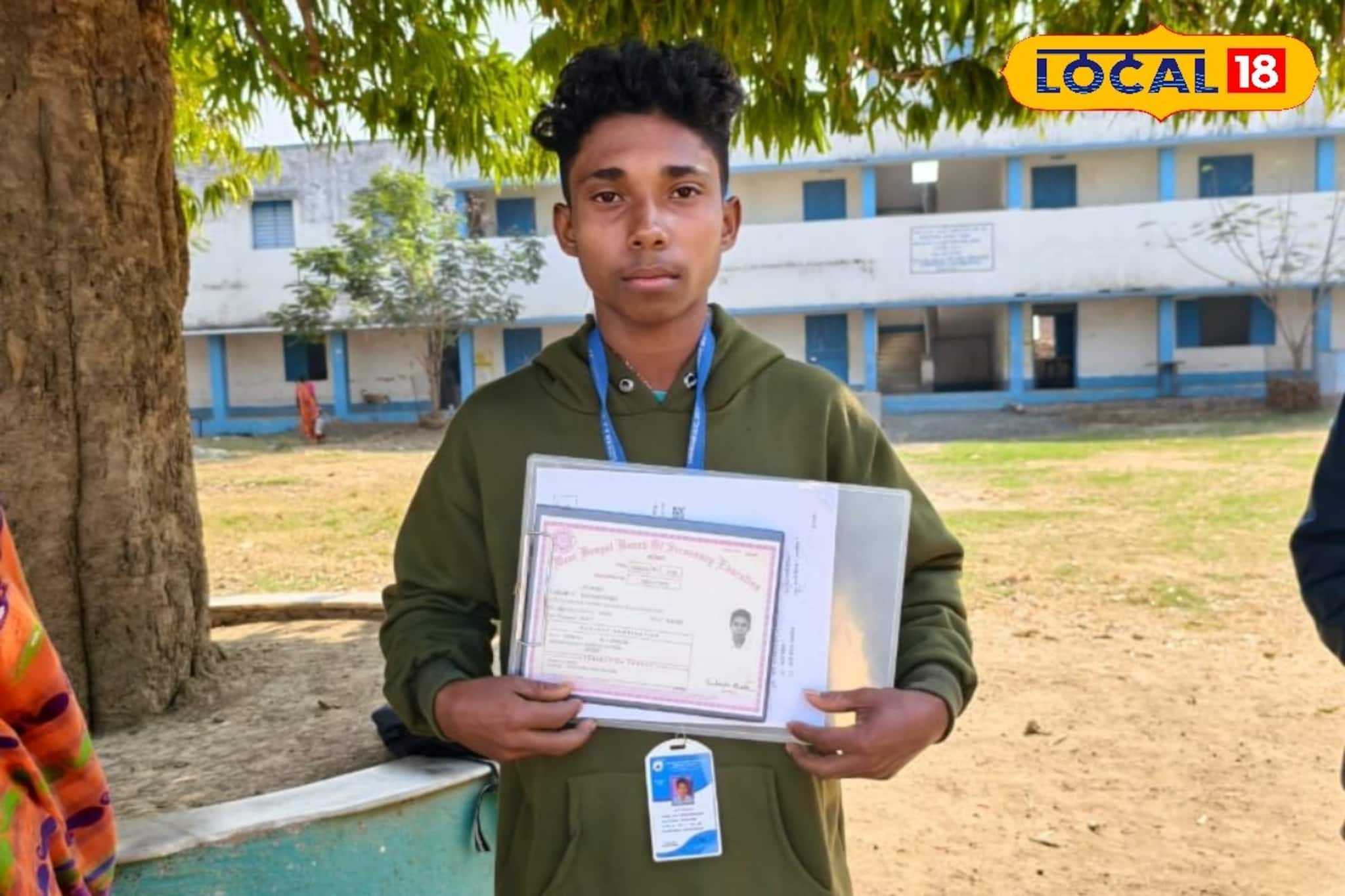 বাবার মৃতদেহ বাড়িতে, চোখের জল মুছতে মুছতে মাধ্যমিকের পরীক্ষাকেন্দ্রে ছাত্র