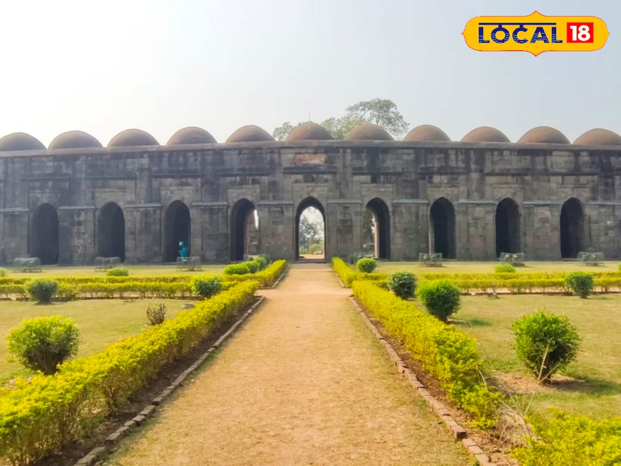 প্রাচীন বাংলার রাজধানীতে ইতিহাসের ছোঁয়া, ঘুরে দেখুন গৌড়ের বারোদুয়ারি