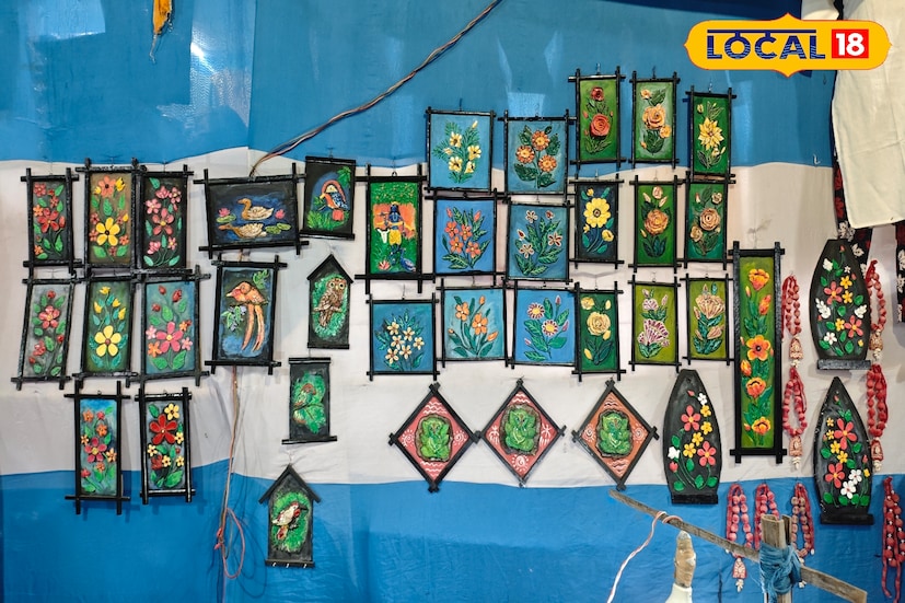 বাঁকুড়ায় শুরু হয়েছে বহুল প্রতীক্ষিত খাদি মেলা। স্বদেশি ভাবনা ও গ্রামীণ শিল্পকে সামনে রেখে আয়োজিত এই মেলা ইতিমধ্যেই মানুষের মধ্যে ব্যাপক সাড়া ফেলেছে। প্রতিদিন সকাল থেকে রাত পর্যন্ত ভিড় জমাচ্ছেন ক্রেতারা। খাদি বস্ত্রের পাশাপাশি নানা ধরনের হস্তশিল্প এই মেলাকে আলাদা মাত্রা দিয়েছে বাঁকুড়া জেলায়। দেখে নিন এই বছরের সেরা আকর্ষণ। (ছবি ও তথ্য - নীলাঞ্জন বন্দ্যোপাধ্যায়)