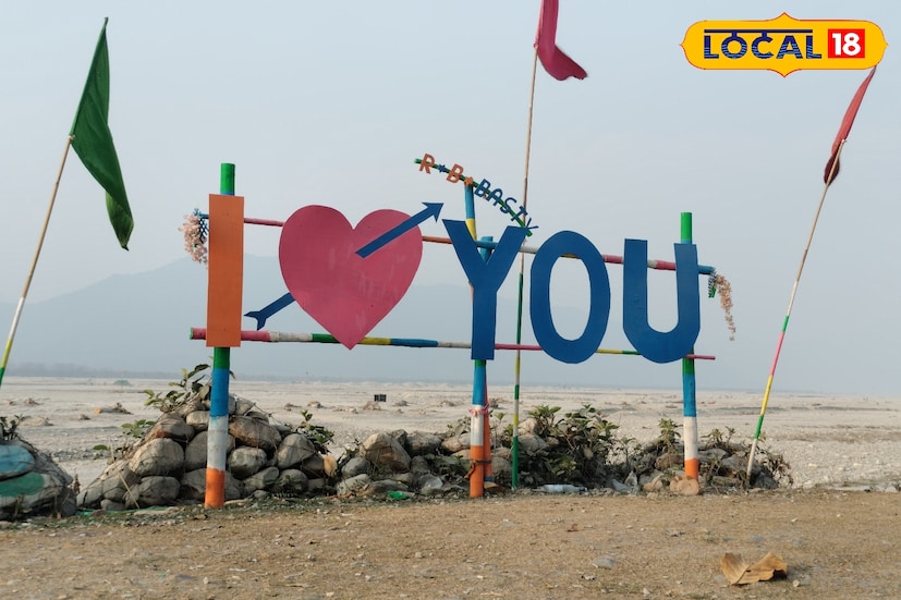 আলিপুরদুয়ার, অনন্যা দে: ভ্যালেনটাইন্স ডে- তে একটু নিরিবিলি স্থানে নিজের মনের মানুষকে নিয়ে যেতে চান।তাহলে আপনার জন্য উপযুক্ত স্থান তোর্ষা নদীর পাড়। ভুটান পাহাড়, তোর্ষা নদী সঙ্গে মন ভোলানো প্রকৃতি হয়ে উঠুক আপনার প্রেম দিবসের সাক্ষী। 