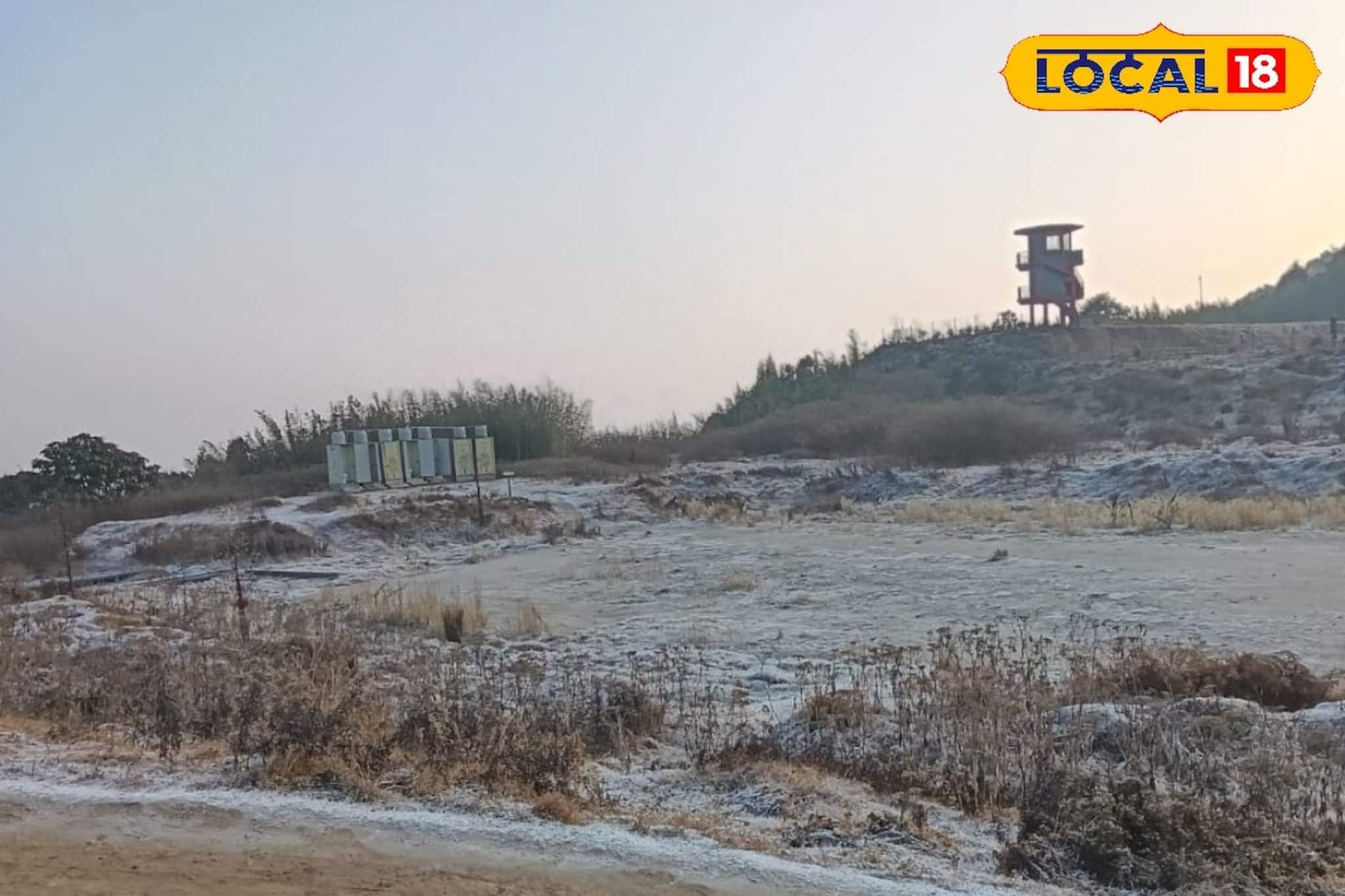 ভ্যালেন্টাইন্স ডে-তে বরফের চাদরে মুড়ল দার্জিলিং, তুষারপাতের রোমাঞ্চে আপ্লুত পর্যটকরা