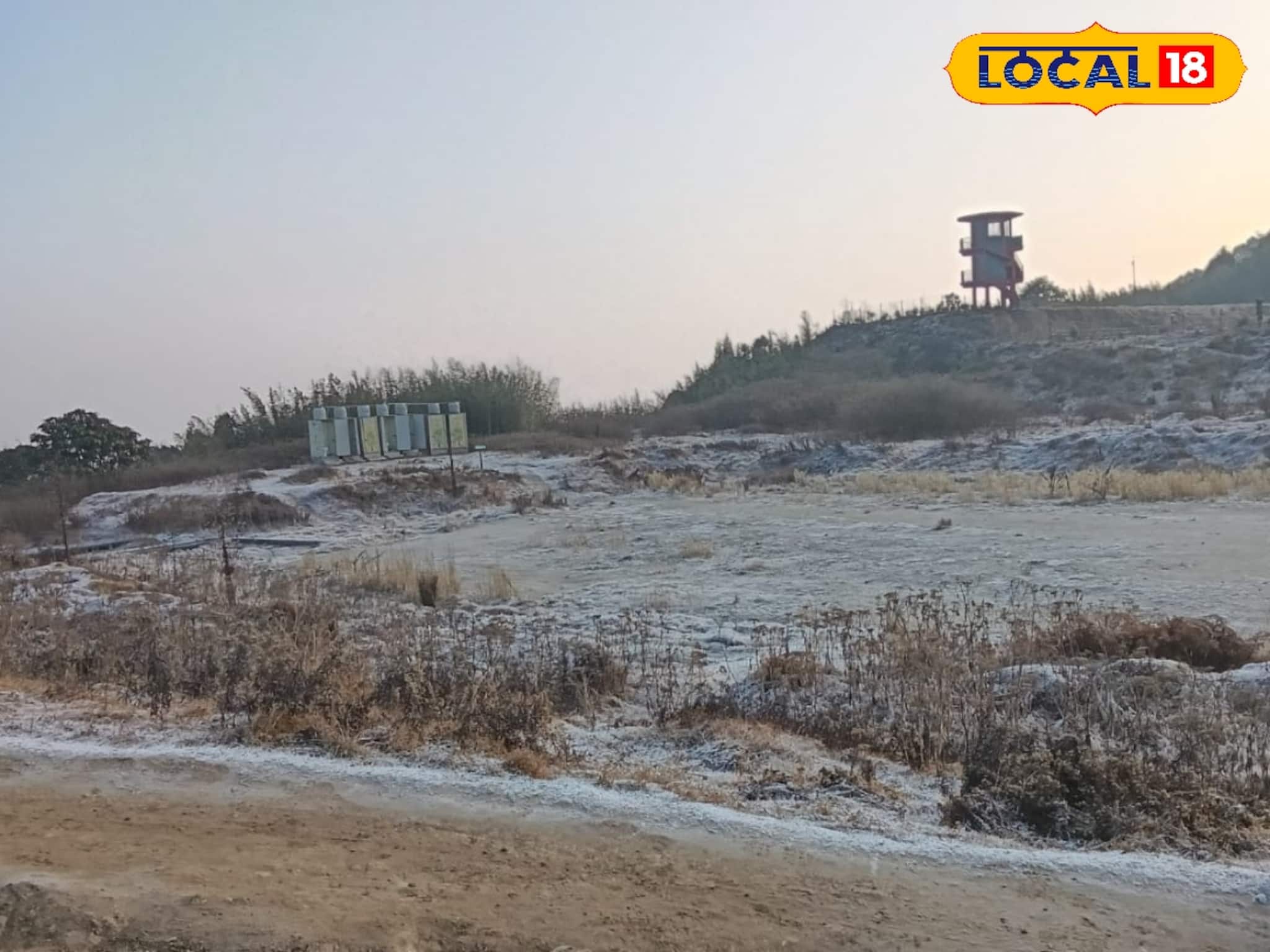 ভ্যালেন্টাইন্স ডে-তে বরফের চাদরে মুড়ল দার্জিলিং, তুষারপাতের রোমাঞ্চে আপ্লুত পর্যটকরা ভ্যালেন্টাইন্স ডে-তে বরফের চাদরে মুড়ল দার্জিলিং, তুষারপাতের রোমাঞ্চে আপ্লুত পর্যটকরা