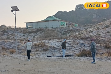 ভ্যালেন্টাইন্স ডে-তে বরফের চাদরে মুড়ল দার্জিলিং, তুষারপাতের রোমাঞ্চে আপ্লুত পর্যটকরা ভ্যালেন্টাইন্স ডে-তে বরফের চাদরে মুড়ল দার্জিলিং, তুষারপাতের রোমাঞ্চে আপ্লুত পর্যটকরা