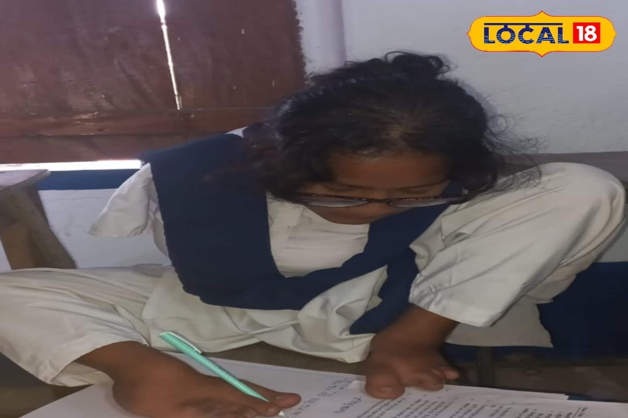 'একটু হাঁটাচলা করলেই শ্বাসকষ্ট হয়...', হাত নেই, পা দিয়েই উচ্চ মাধ্যমিকে সাহসী সাহনাজ 'একটু হাঁটাচলা করলেই শ্বাসকষ্ট হয়...', হাত নেই, পা দিয়েই উচ্চ মাধ্যমিকে সাহসী সাহনাজ