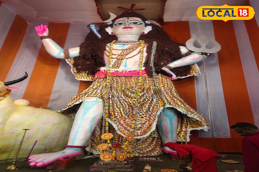 আপনি কী আগামী ১৫ দিনের মধ্যে আলিপুরদুয়ার বেড়াতে আসছেন। তাহলে আলিপুরদুয়ার শহরে বড় আকর্ষণ রয়েছে আপনাদের জন্য। ৩২ ফুটের শিব মূর্তি পূজিত হচ্ছে শহরে। (ছবি ও তথ্য: অনন্যা দে) আপনি কী আগামী ১৫ দিনের মধ্যে আলিপুরদুয়ার বেড়াতে আসছেন। তাহলে আলিপুরদুয়ার শহরে বড় আকর্ষণ রয়েছে আপনাদের জন্য। ৩২ ফুটের শিব মূর্তি পূজিত হচ্ছে শহরে। (ছবি ও তথ্য: অনন্যা দে)