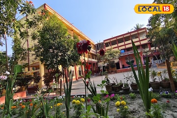 স্কুল তো নয়, যেন...! পড়ুয়াদের পাশাপাশি মন ভরছে বাসিন্দাদেরও, দেশি-বিদেশি বিরল ফুলের বাহারে স্কুল তো নয়, যেন...! পড়ুয়াদের পাশাপাশি মন ভরছে বাসিন্দাদেরও, দেশি-বিদেশি বিরল ফুলের বাহারে