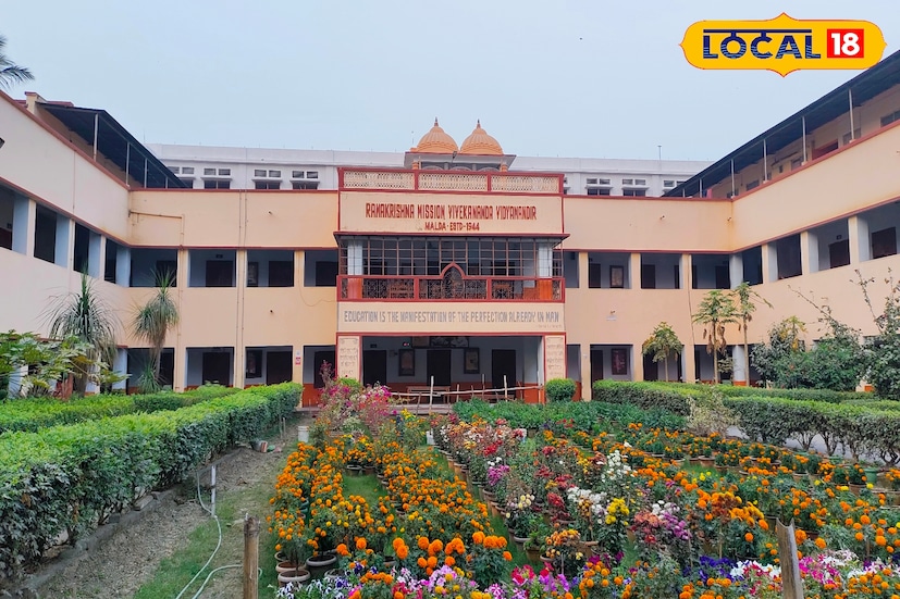 *জেলার এই বিদ্যালয়ে ভর্তি হওয়ার স্বপ্ন দেখেন বহু পড়ুয়া। সুযোগ মেলে সীমিত সংখ্যক শিক্ষার্থীর। মালদহের অন্যতম প্রসিদ্ধ শিক্ষা প্রতিষ্ঠান রামকৃষ্ণ মিশন বিবেকানন্দ বিদ্যামন্দিরে সন্তানকে পড়ানোর ইচ্ছা অনেক অভিভাবকেরই। প্রতি বছর জেলার বিভিন্ন প্রান্ত থেকে অভিভাবকরা ভর্তির ফর্ম সংগ্রহের জন্য লাইনে দাঁড়ান।