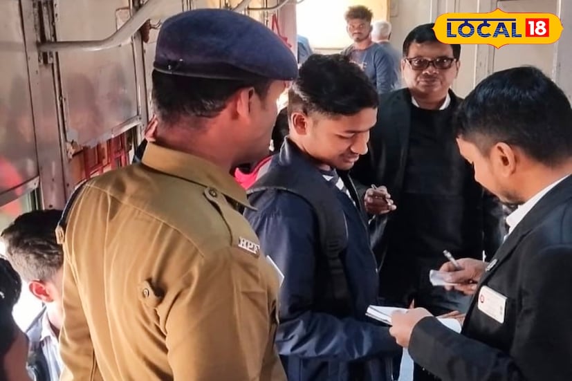 বিনা টিকিট যাত্রীদের ধরে লক্ষাধিক টাকা জরিমানা। একদিনেই শতাধিক টিকিট বিহীন যাত্রীদের ধরে লক্ষ লক্ষ টাকা জরিমানা আদায় করল মালদহ রেল ডিভিশন। মালদহ টাউন স্টেশন সহ ডিভিশনের অন্যান্য স্টেশনে বিশেষ নিবিড় অভিযান চালিয়ে একদিনে ৬৫২টি অনিয়ম যাত্রীদের ধরেন টিকিট পরীক্ষকরা। (ছবি ও তথ্য: জিএম মোমিন) বিনা টিকিট যাত্রীদের ধরে লক্ষাধিক টাকা জরিমানা। একদিনেই শতাধিক টিকিট বিহীন যাত্রীদের ধরে লক্ষ লক্ষ টাকা জরিমানা আদায় করল মালদহ রেল ডিভিশন। মালদহ টাউন স্টেশন সহ ডিভিশনের অন্যান্য স্টেশনে বিশেষ নিবিড় অভিযান চালিয়ে একদিনে ৬৫২টি অনিয়ম যাত্রীদের ধরেন টিকিট পরীক্ষকরা। (ছবি ও তথ্য: জিএম মোমিন)