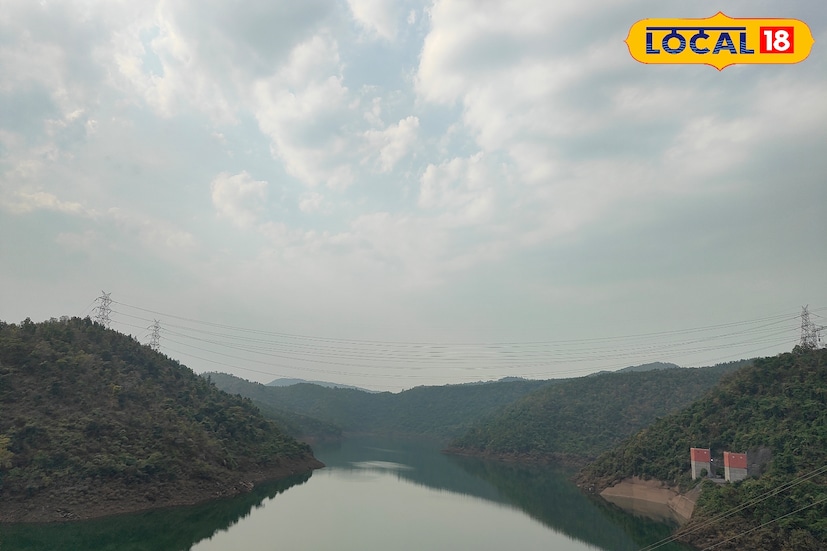 *পুরুলিয়া, শর্মিষ্ঠা ব্যানার্জি: ক্রমাগতই তাপমাত্রার পারদ ওঠা-নামা করছে বঙ্গজুড়ে। কখনও হালকা শীতের আমেজ তো কখনও গরমের অনুভূতি। ‌ প্রতিনিয়তই হচ্ছে আবহাওয়ার মুড সুইং। আর তাতেই নাজেহাল হচ্ছে বঙ্গবাসী।