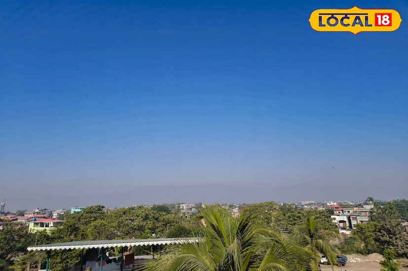 শিলিগুড়ি, ঋত্বিক ভট্টাচার্য : উত্তরবঙ্গের জেলাগুলিতে ধীরে ধীরে বাড়ছে দিনের তাপমাত্রা। সমতলের জেলাগুলিতে ইতিমধ্যেই গরমের প্রভাব স্পষ্ট, অন্যদিকে পাহাড়ে এখনও সহনীয় আবহাওয়া বজায় রয়েছে। দিনের তাপমাত্রার পার্থক্যে স্পষ্ট হয়েছে সমতল ও পাহাড়ের আবহাওয়ার ভিন্ন চিত্র।