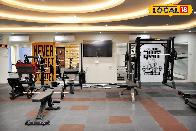 হাওড়া'য় ইনডোর স্পোর্টস কমপ্লেক্স! ইস্টার্ন রেলওয়ে ক্রমাগত ক্রীড়া পরিকাঠামোর উন্নয়নে সহায়তা করছে। যা কার্যকরভাবে এ অঞ্চলে ক্রীড়া কার্যকলাপে শ্রেষ্ঠত্বের দিকে অবদান রাখছে। সেই দিক থেকে পূর্ব রেলের হাওড়া ডিভিশন অত্যাধুনিক ইনডোর স্পোর্টস কমপ্লেক্স চালু করেছে। (ছবি ও তথ্য: রাকেশ মাইতি) হাওড়া'য় ইনডোর স্পোর্টস কমপ্লেক্স! ইস্টার্ন রেলওয়ে ক্রমাগত ক্রীড়া পরিকাঠামোর উন্নয়নে সহায়তা করছে। যা কার্যকরভাবে এ অঞ্চলে ক্রীড়া কার্যকলাপে শ্রেষ্ঠত্বের দিকে অবদান রাখছে। সেই দিক থেকে পূর্ব রেলের হাওড়া ডিভিশন অত্যাধুনিক ইনডোর স্পোর্টস কমপ্লেক্স চালু করেছে। (ছবি ও তথ্য: রাকেশ মাইতি)