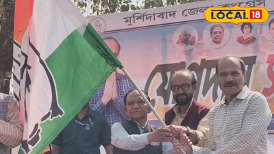 অধীরের হাত ধরে কংগ্রেস পতাকা নিচ্ছেন আবু সুফিয়ান 