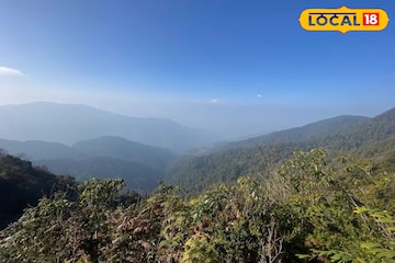 কাঞ্চনজঙ্ঘার ৩৬০ ডিগ্রি ভিউ, আদুরে রেড পান্ডার হঠাৎ দেখা! দোলে ঘুরে আসুন অচেনা কালিম্পং কাঞ্চনজঙ্ঘার ৩৬০ ডিগ্রি ভিউ, আদুরে রেড পান্ডার হঠাৎ দেখা! দোলে ঘুরে আসুন অচেনা কালিম্পং