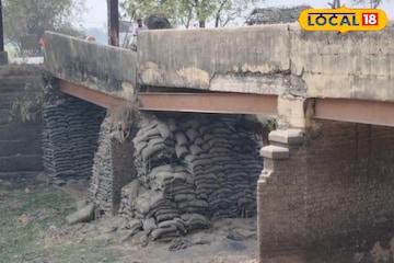 বীরভূমের গুরুত্বপূর্ণ রাস্তায় মরণফাঁদ! যেকোনও মুহূর্তে ভেঙে পড়তে পারে কঙ্কালসার সেতু বীরভূমের গুরুত্বপূর্ণ রাস্তায় মরণফাঁদ! যেকোনও মুহূর্তে ভেঙে পড়তে পারে কঙ্কালসার সেতু