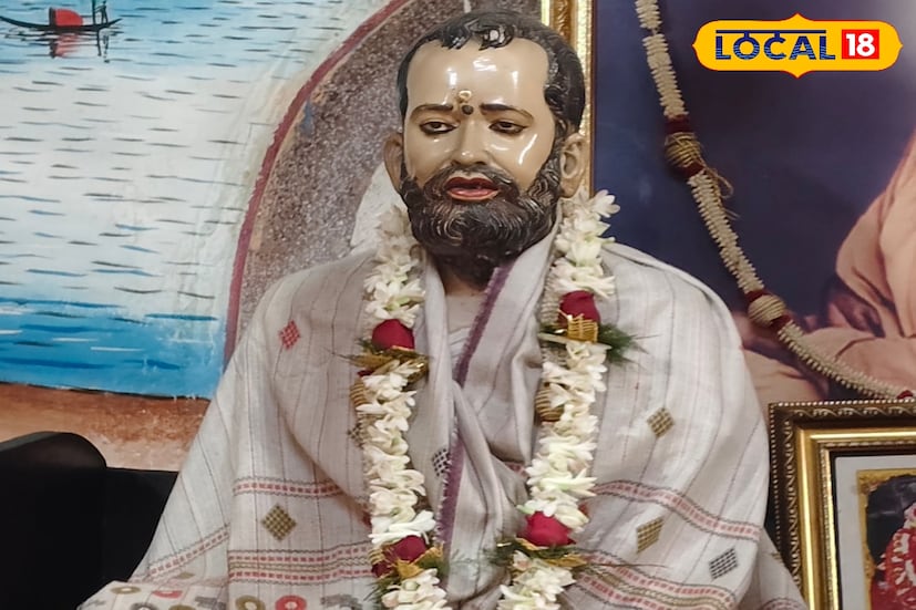 নানা অনুষ্ঠানের মধ্য দিয়ে ঠাকুর শ্রীরামকৃষ্ণ পরমহংস দেবের ১৯১তম জন্মতিথি উদযাপিত হচ্ছে। শ্রী রামকৃষ্ণের জন্মতিথি উপলক্ষে কান্দি দোহালিয়া রামকৃষ্ণ আশ্রম মন্দিরে সকালে মঙ্গল আরতি, বৈদিক মন্ত্র পাঠের মধ্য দিয়ে সূচনা হয় ঠাকুর শ্রী রামকৃষ্ণ দেবের জন্মতিথি। (ছবি ও তথ্য - তন্ময় মন্ডল)