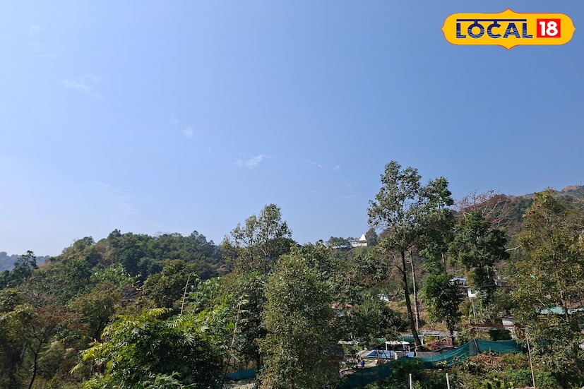 শিলিগুড়ি, ঋত্বিক ভট্টাচার্য : উত্তরবঙ্গে যেন দুই ঋতুর সহাবস্থান। একদিকে পাহাড়ে এখনও শীতের মৃদু আমেজ, অন্যদিকে, সমতলে বাড়ছে রোদের তেজ। দিনের তাপমাত্রার তারতম্যে স্পষ্ট হয়ে উঠছে এই ভৌগোলিক পার্থক্য। সকাল থেকে রোদ ঝলমলে থাকলেও দুপুর গড়াতেই গরমের প্রভাব বেশ টের পাচ্ছেন সমতলের বাসিন্দারা।