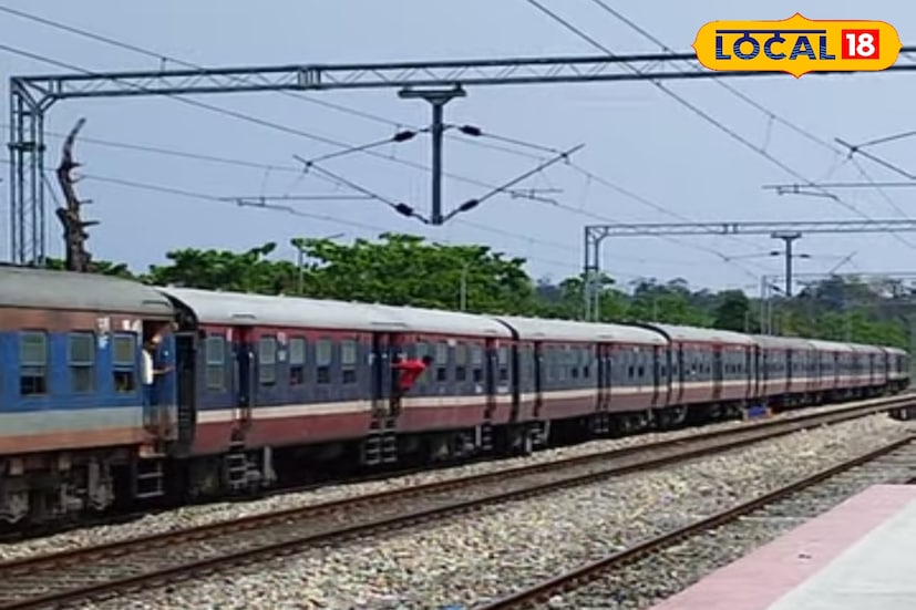 **আলিপুরদুয়ার, অনন্যা দে: শিলিগুড়িতে নেমে রাজাভাতখাওয়া যেতে আর পকেট থেকে অতিরিক্ত টাকা খরচ করতে হবে না। এবারে সকালে শিলিগুড়ি জংশন এলেই মিলবে রাজাভাতখাওয়া যাওয়ার ট্রেন। একবার ট্রেনে চেপে রাজাভাতখাওয়া স্টেশন নেমে গেলেই প্রকৃতির কোলে হারিয়ে যাওয়া। জয়ন্তী, মহাকাল, লেপচাখা, বক্সা ফোর্ট যেতে পারবেন অনায়াসেই।