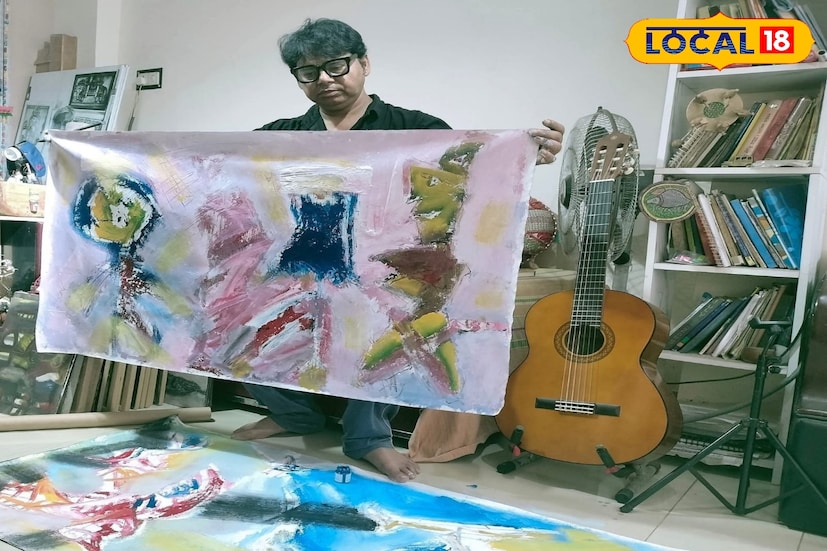 বাঁকুড়ার শিক্ষাজগতে এক অনন্য নাম মহাদেব মুখোপাধ্যায়। পেশায় তিনি শিক্ষক, নেশায় শিল্পসাধক। জেলার অন্যতম প্রাচীন শিক্ষা প্রতিষ্ঠান বাঁকুড়া জিলা স্কুল-এর এই শিক্ষক তাঁর বহুমুখী প্রতিভার জন্য ইতিমধ্যেই ছাত্র, সহকর্মী ও সংস্কৃতিমহলে বিশেষ পরিচিতি পেয়েছেন। (ছবি ও তথ্যঃ নীলাঞ্জন বন্দ্যোপাধ্যায়)