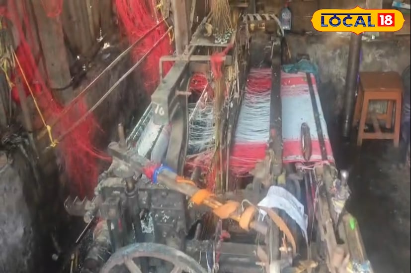 নদিয়ার শান্তিপুরে এক তাঁতির পাওয়ারলুম ঘরে অগ্নিকাণ্ডের ঘটনায় চাঞ্চল্য। জানা যায় শান্তিপুর পৌরসভার ১৭ নম্বর ওয়ার্ডের সত্য নগর কলোনী এলাকার বাসিন্দা কুরবান শেখের পাওয়ার লুমের ঘরে অগ্নিকাণ্ডের ঘটনা ঘটে আজ ভোর বেলায়। ছবি ও তথ্য: মৈনাক দেবনাথ 