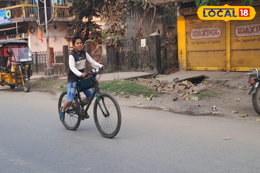 একি কাণ্ড সাইকেলের মত বাইক! শুনেছেন বা দেখেছেন কখনও? এমনই তাজ্জব করা দৃষ্টান্ত গড়েছে সপ্তম শ্রেণীর কিশোর। একি কাণ্ড সাইকেলের মত বাইক! শুনেছেন বা দেখেছেন কখনও? এমনই তাজ্জব করা দৃষ্টান্ত গড়েছে সপ্তম শ্রেণীর কিশোর।