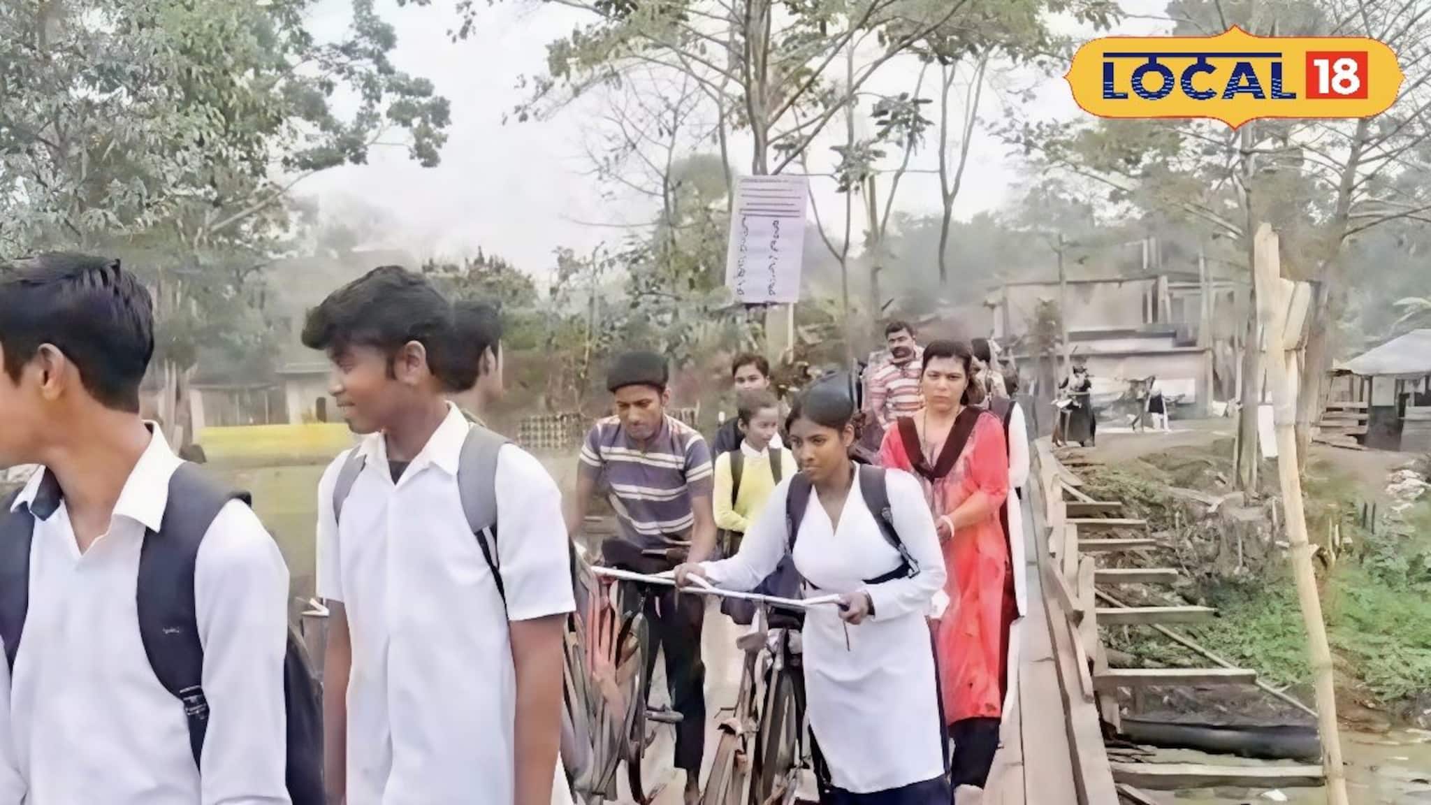 ইছামতির কাঠের সেতু যেন মৃত্যুফাঁদ! বনগাঁ-বসিরহাট সংযোগকারী একমাত্র ব্রিজের বেহাল দশা