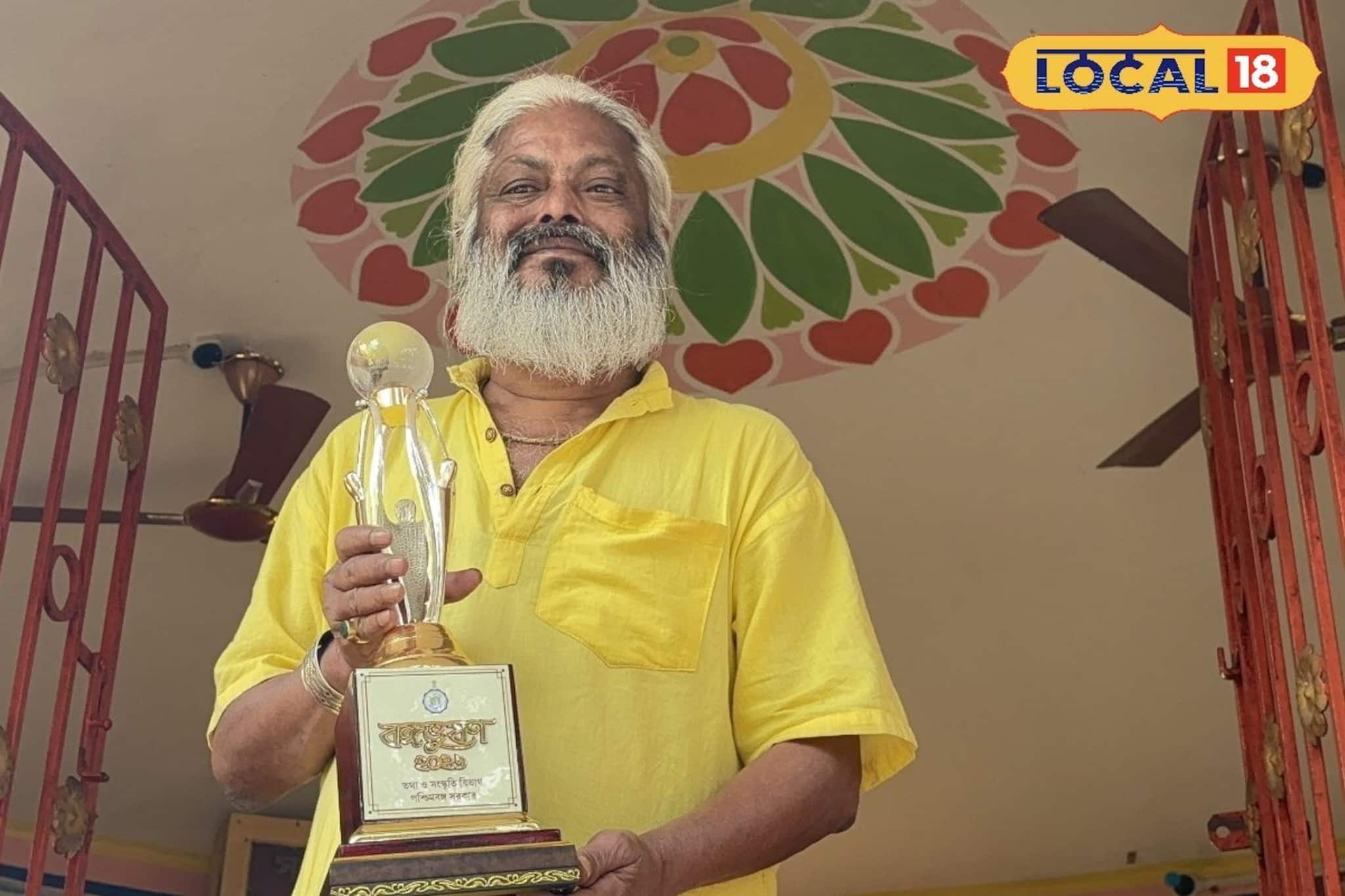 বাউল সুরে বিশ্বজয়, বঙ্গভূষণ পেলেন কার্তিক দাস বাউল, খুশির হাওয়া জেলাজুড়ে