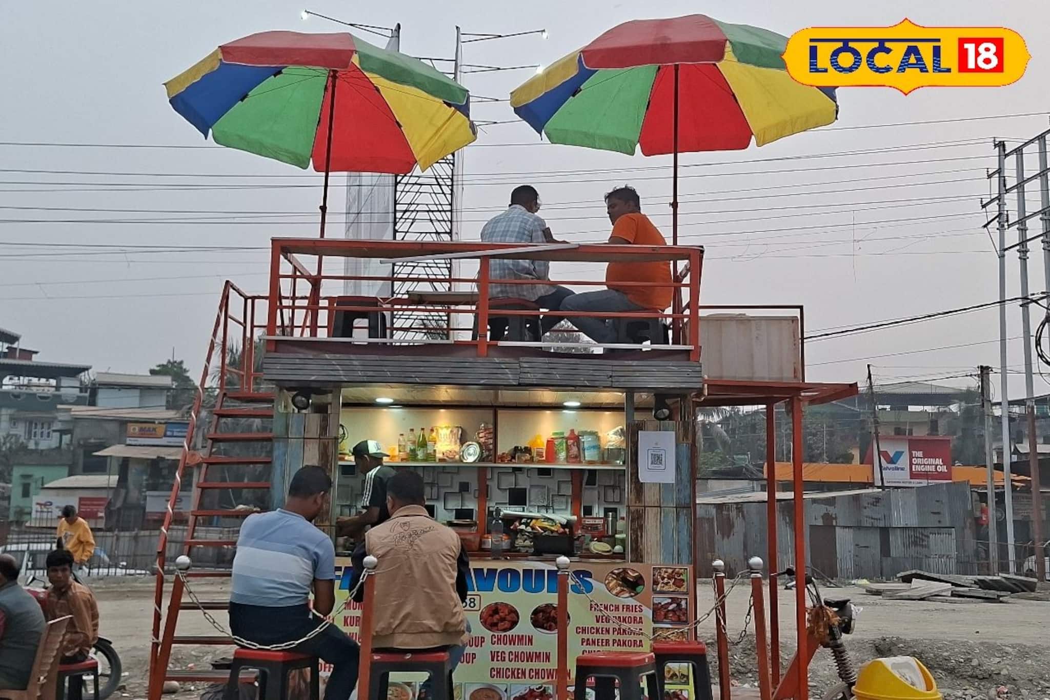 বেআইনি টোটোতে জেরবার সাধারণ মানুষ! এর মধ্যে এবার টোটোর ছাদে রেস্তোরাঁ! বেআইনি টোটোতে জেরবার সাধারণ মানুষ! এর মধ্যে এবার টোটোর ছাদে রেস্তোরাঁ!