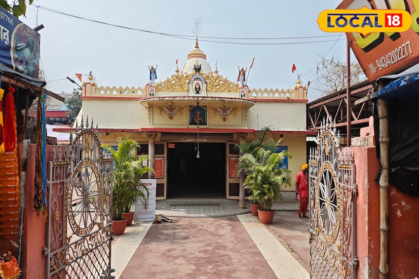 বিষ্ণুপুরের অন্যতম প্রধান পর্যটন কেন্দ্র হিসেবে পরিচিত মা ছিন্নমস্তার মন্দির। প্রায় ১০০ বছরের প্রাচীন এই মন্দির সম্প্রতি নবীকরণ করা হয়েছে, ফলে এখন তা আরও আকর্ষণীয় ও সুসজ্জিত রূপে ভক্ত ও পর্যটকদের সামনে ধরা দিচ্ছে। শহরের ঐতিহ্যবাহী পরিবেশের মধ্যেই অবস্থিত এই শক্তিপীঠ সদৃশ মন্দিরে প্রতিদিন ভিড় জমাচ্ছেন শত শত দর্শনার্থী। (ছবি ও তথ্য নীলাঞ্জন বন্দ্যোপাধ্যায়) বিষ্ণুপুরের অন্যতম প্রধান পর্যটন কেন্দ্র হিসেবে পরিচিত মা ছিন্নমস্তার মন্দির। প্রায় ১০০ বছরের প্রাচীন এই মন্দির সম্প্রতি নবীকরণ করা হয়েছে, ফলে এখন তা আরও আকর্ষণীয় ও সুসজ্জিত রূপে ভক্ত ও পর্যটকদের সামনে ধরা দিচ্ছে। শহরের ঐতিহ্যবাহী পরিবেশের মধ্যেই অবস্থিত এই শক্তিপীঠ সদৃশ মন্দিরে প্রতিদিন ভিড় জমাচ্ছেন শত শত দর্শনার্থী। (ছবি ও তথ্য নীলাঞ্জন বন্দ্যোপাধ্যায়)