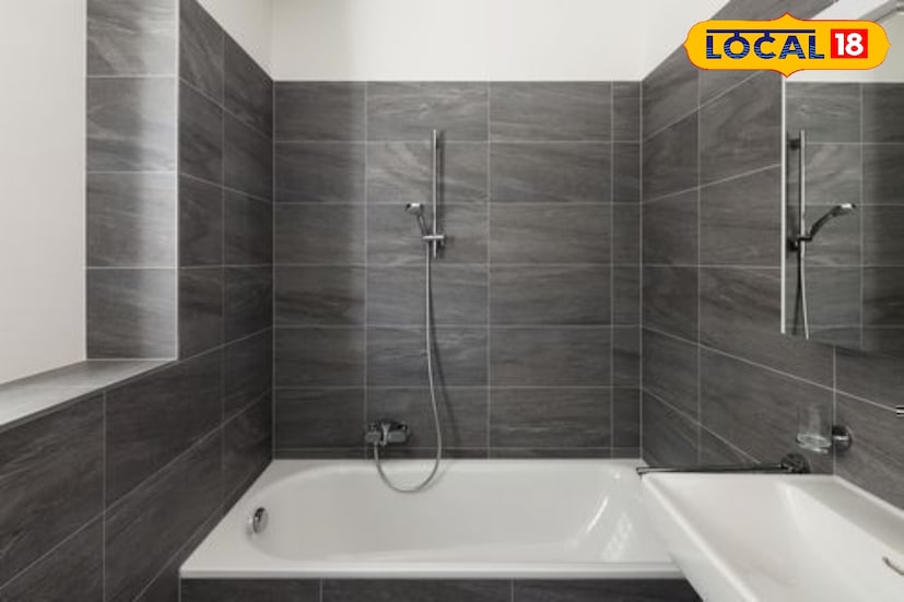  বাড়ি থাকলেই বাড়িতে টয়লেট থাকবে এটা স্বাভাবিক ব্যাপার। শুধু বাড়ি নয় এর পাশাপাশি নিজস্ব ব্যবসায়িক প্রতিষ্ঠানেও টয়লেট থাকে। তবে অনেকেই জানেন না ঠিক কোন দিকে টয়লেট তৈরি করা প্রয়োজন। কারণ বাড়ি বা ব্যবসায়িক প্রতিষ্ঠানে যে কোনও দিকে টয়লেট তৈরি করা সম্পূর্ণ ভুল সিদ্ধান্ত। আর এই বিষয়ে আমাদের জানিয়েছেন বিশিষ্ট বাস্তুশাস্ত্র বিশেষজ্ঞ অতুল কুমার বিশ্বাস। (ছবি ও তথ্য: সৌভিক রায়)