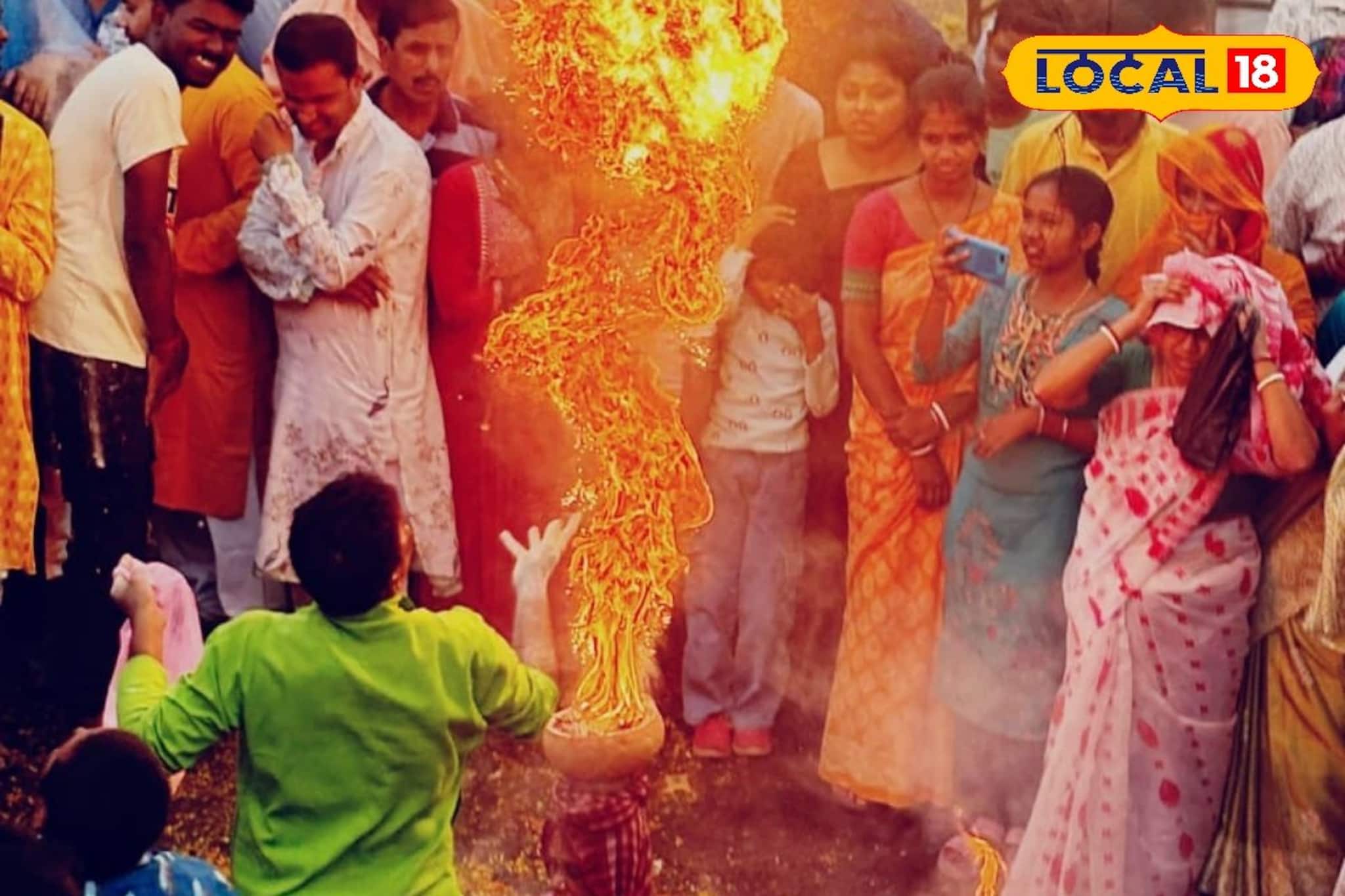 রাত গড়িয়ে শেষ হয় পুজো, বারাসতের প্রাচীন বাবা পঞ্চাননের ধুনো পোড়া দেখতেই উপচে পড়ে ভিড় রাত গড়িয়ে শেষ হয় পুজো, বারাসতের প্রাচীন বাবা পঞ্চাননের ধুনো পোড়া দেখতেই উপচে পড়ে ভিড়