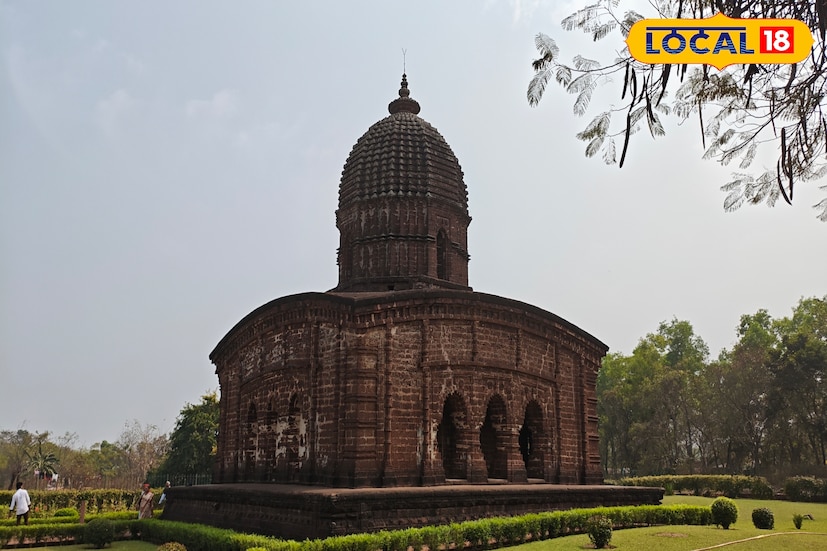 বাঁকুড়ার ঐতিহ্যবাহী শহর বিষ্ণুপুর মানেই পোড়ামাটির শিল্প ও প্রাচীন মন্দির স্থাপত্যের অনন্য সমাহার। সেই ঐতিহ্যের অন্যতম উজ্জ্বল নিদর্শন জোর মন্দির, যা আজও পর্যটকদের বিস্মিত করে তার নকশা, ইতিহাস ও শিল্পসৌন্দর্যে। শহরের কেন্দ্রে অবস্থিত এই মন্দিরগুচ্ছ শুধু ধর্মীয় স্থাপনা নয়, বরং বাংলার মধ্যযুগীয় স্থাপত্য ঐতিহ্যের জীবন্ত দলিল। (ছবিও তথ্য: নীলাঞ্জন বন্দ্যোপাধ্যায়) বাঁকুড়ার ঐতিহ্যবাহী শহর বিষ্ণুপুর মানেই পোড়ামাটির শিল্প ও প্রাচীন মন্দির স্থাপত্যের অনন্য সমাহার। সেই ঐতিহ্যের অন্যতম উজ্জ্বল নিদর্শন জোর মন্দির, যা আজও পর্যটকদের বিস্মিত করে তার নকশা, ইতিহাস ও শিল্পসৌন্দর্যে। শহরের কেন্দ্রে অবস্থিত এই মন্দিরগুচ্ছ শুধু ধর্মীয় স্থাপনা নয়, বরং বাংলার মধ্যযুগীয় স্থাপত্য ঐতিহ্যের জীবন্ত দলিল। (ছবিও তথ্য: নীলাঞ্জন বন্দ্যোপাধ্যায়)