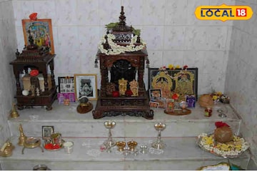 বেডরুমে ঠাকুর রাখছেন? খবরদার 'এই' ভুল নয়...!বাড়ির এই দিকে রাখলেই সংসারে ফিরবে সুখ শান্তি বেডরুমে ঠাকুর রাখছেন? খবরদার 'এই' ভুল নয়...!বাড়ির এই দিকে রাখলেই সংসারে ফিরবে সুখ শান্তি