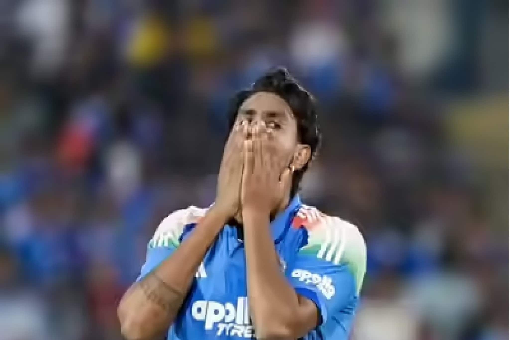 ঠিক T20 WC-র আগেই বাজে খবর, গম্ভীরের ‘পেয়ারের’ ক্রিকেটারের চোট, কী হবে ঠিক T20 WC-র আগেই বাজে খবর, গম্ভীরের ‘পেয়ারের’ ক্রিকেটারের চোট, কী হবে