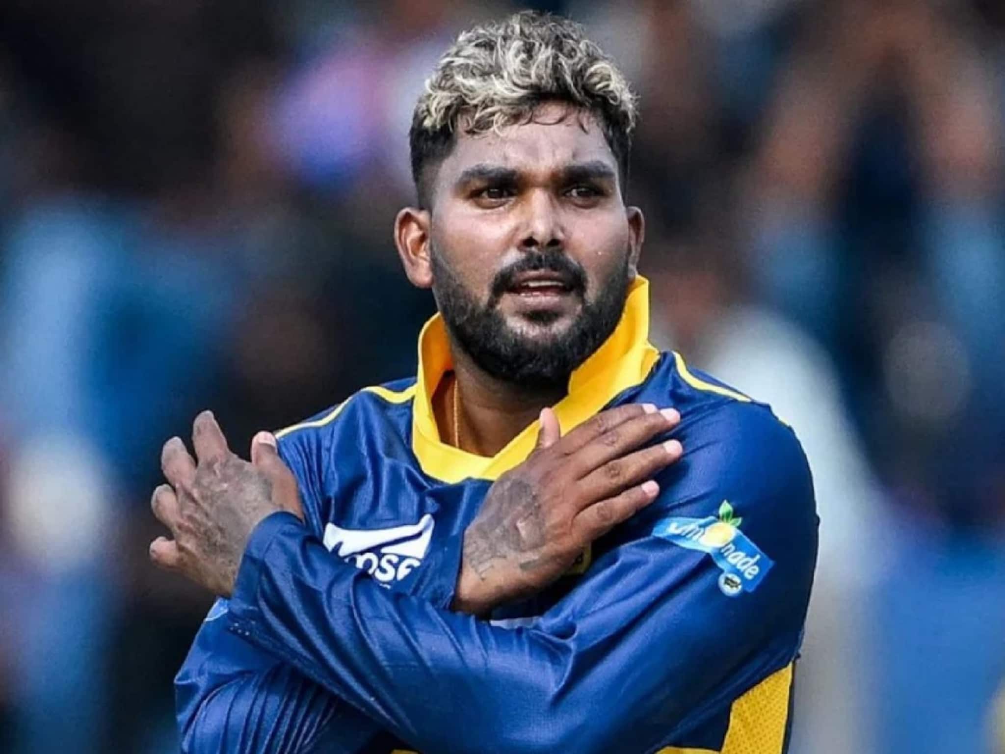 বিশ্বকাপের মাঝে বড় অঘটন! তারকা ক্রিকেটার গোটা টুর্নামেন্ট থেকেই ছিটকে গেলেন!