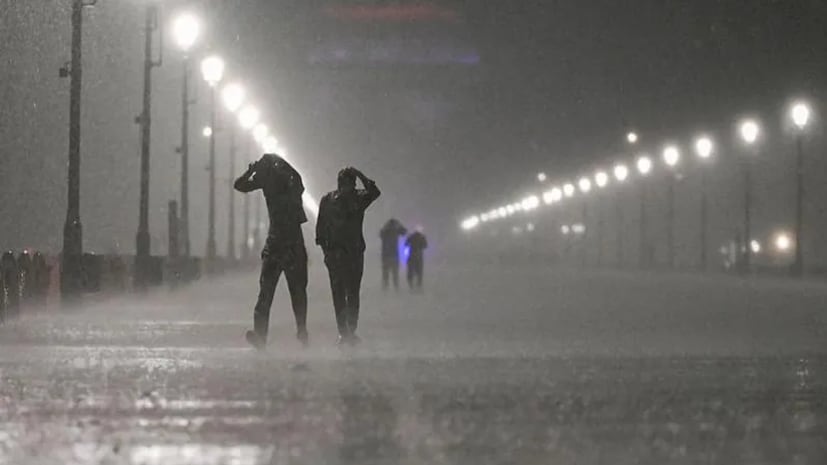 কলকাতা: বজ্র-বিদ্যুৎ-সহ বৃষ্টি।আগামী দু-তিন ঘন্টায় বজ্র-বিদ্যুৎ-সহ বৃষ্টি। দক্ষিণবঙ্গের এক জেলায় বজ্রপাত ও বৃষ্টির সতর্কতা। ঝাড়গ্রাম জেলার জন্য সতর্কবার্তা আলিপুর আবহাওয়া দফতরের। কলকাতা: বজ্র-বিদ্যুৎ-সহ বৃষ্টি।আগামী দু-তিন ঘন্টায় বজ্র-বিদ্যুৎ-সহ বৃষ্টি। দক্ষিণবঙ্গের এক জেলায় বজ্রপাত ও বৃষ্টির সতর্কতা। ঝাড়গ্রাম জেলার জন্য সতর্কবার্তা আলিপুর আবহাওয়া দফতরের।