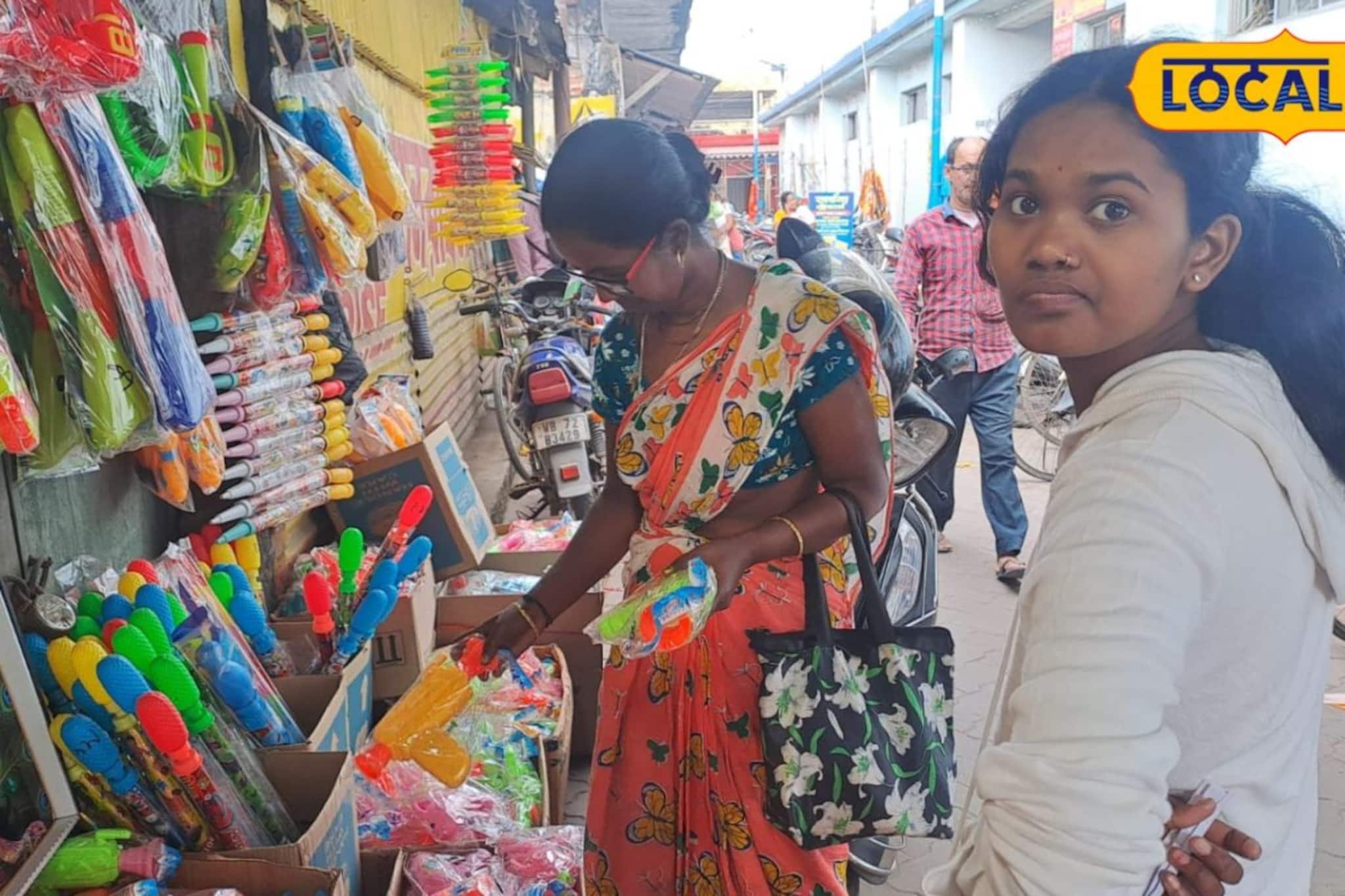 এবার কিচেন সেটে দোল খেলা! জলপাইগুড়ির বাজারে হিট 'হাতা-খুন্তি' পিচকারি, দাম সাধ্যের মধ্যেই