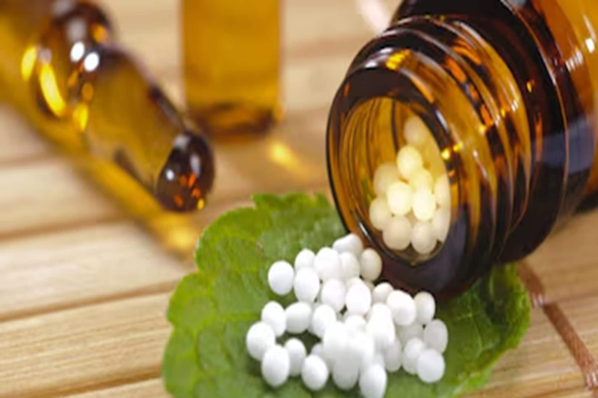 Homeopathic Medicines: অ্যালোপ্যাথিক ওষুধের দোকানেই বিক্রি হবে হোমিওপ্যাথিক ওষুধ? নিয়ম সরল করতে নয়া প্রস্তাব Homeopathic Medicines: অ্যালোপ্যাথিক ওষুধের দোকানেই বিক্রি হবে হোমিওপ্যাথিক ওষুধ? নিয়ম সরল করতে নয়া প্রস্তাব