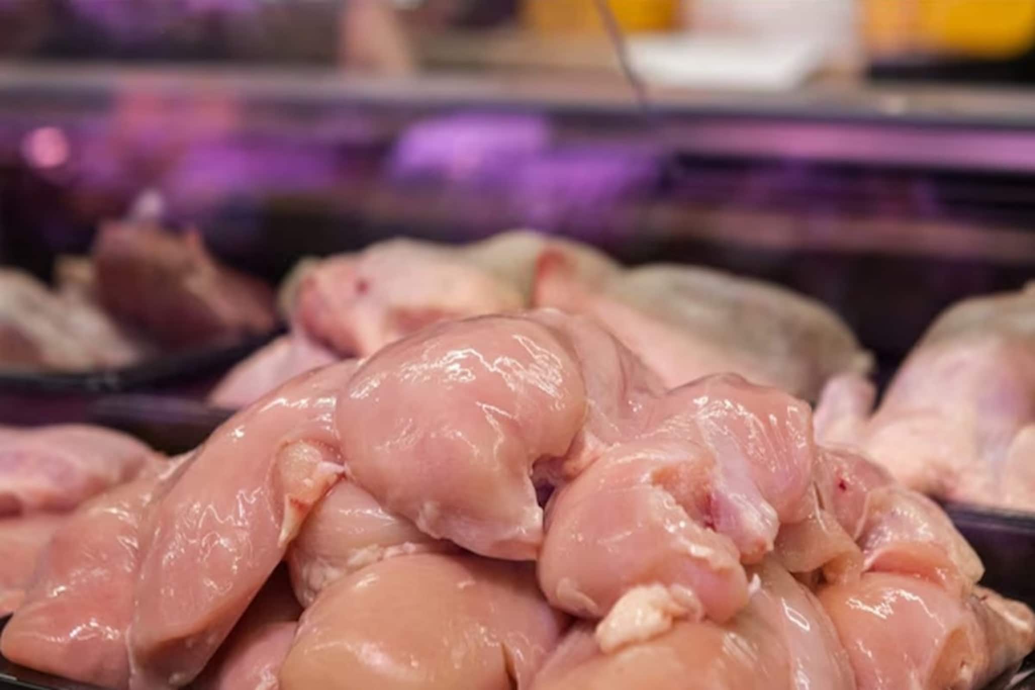 মুরগি কেনার পর এভাবে মাংস পরিষ্কার করুন, তাহলেই থাকবেন সুরক্ষিত